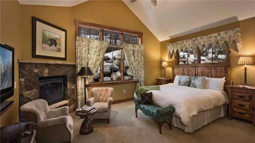 Black Bear Chalet - 4br Luxury Mountain Home