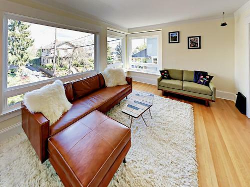 315 W Crockett St Home
