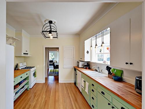 315 W Crockett St Home