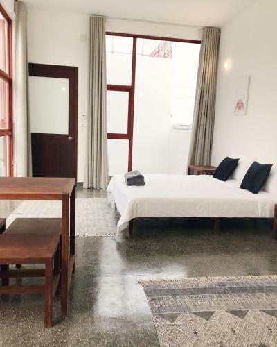 Larose Cafe I Bed & Breakfast