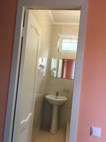 Hostal Guest House On Shakirbay 11