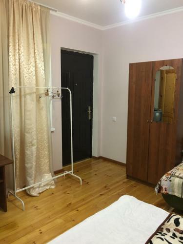 Hostal Guest House On Shakirbay 11