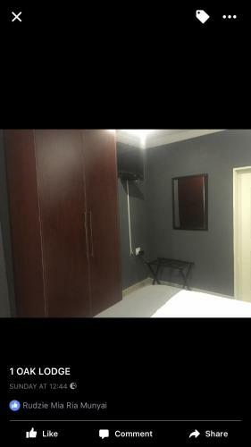 1 Oak Lodge
