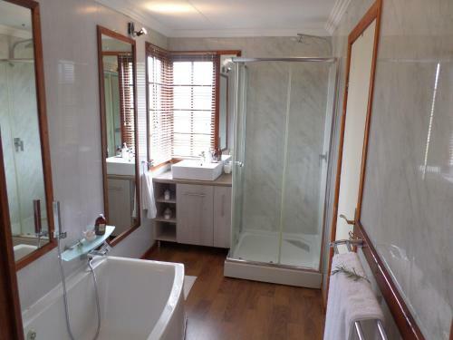 Hostal Rose & Ivy Guesthouse