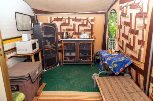 Hostal Kalahari Camelthorn Camping And B&B