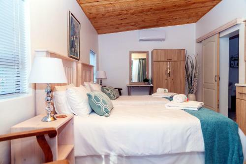 Hostal Kalahari Camelthorn Camping And B&B