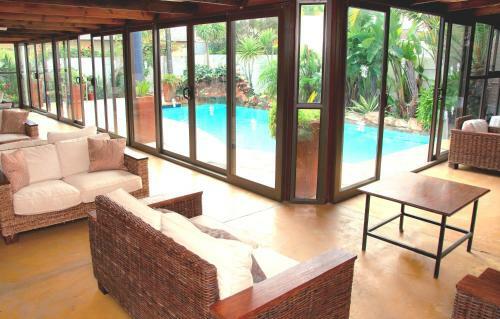 Hostal Julinas Guesthouse