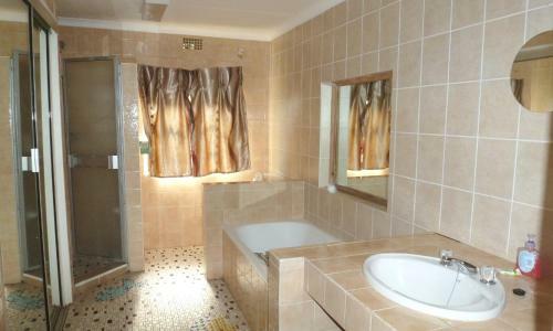 Hostal Buble Ball Guest House