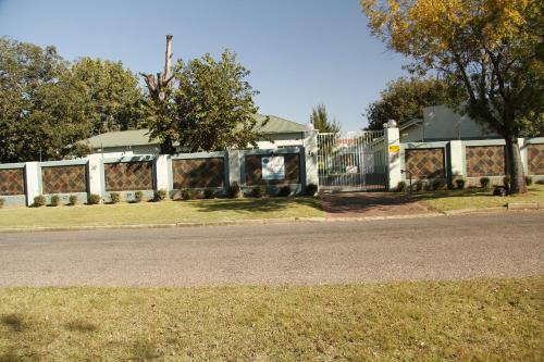 Hostal Buble Ball Guest House
