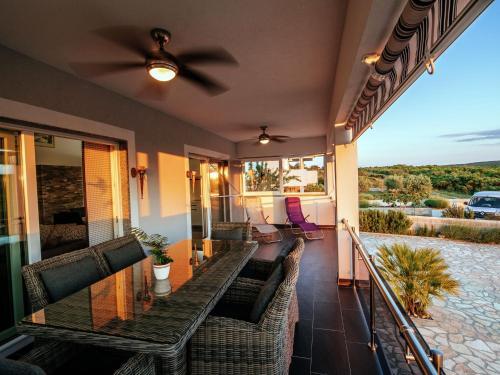 Beautiful Holiday Home In Debeljak With Swimming Pool