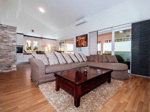 Beautiful Holiday Home In Debeljak With Swimming Pool