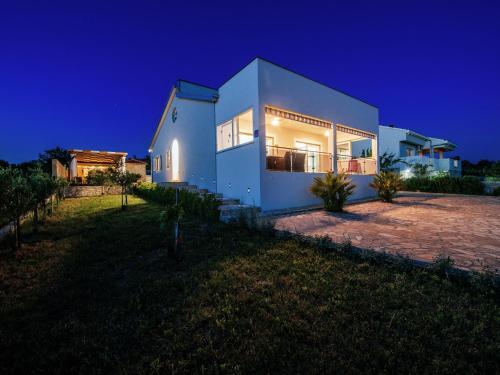 Beautiful Holiday Home In Debeljak With Swimming Pool