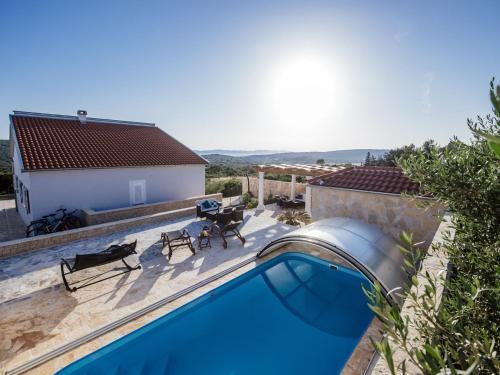 Beautiful Holiday Home In Debeljak With Swimming Pool