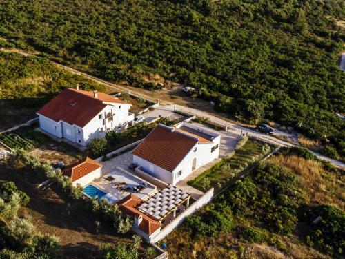 Beautiful Holiday Home In Debeljak With Swimming Pool