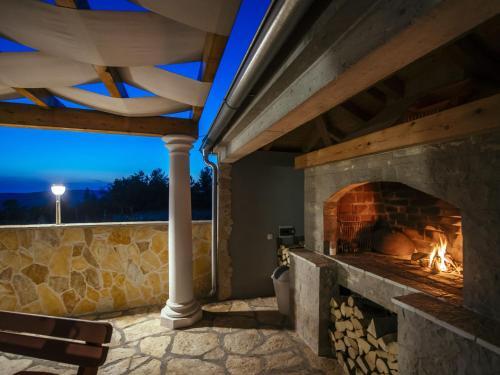 Beautiful Holiday Home In Debeljak With Swimming Pool