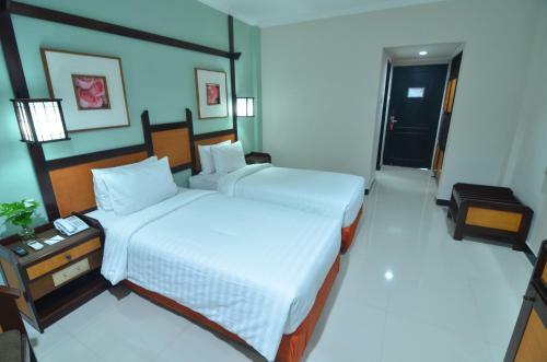 Sofia Front One Hotel Juanda