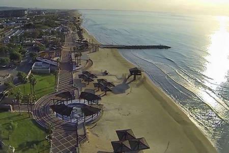 2 Br Apartment Near The Beach