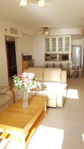 Apartment On Pierre Koenig 27