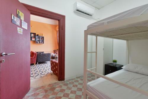 Roger�s Hostel Tel Aviv (Age 18-45)