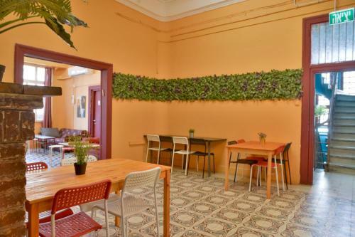 Roger�s Hostel Tel Aviv (Age 18-45)