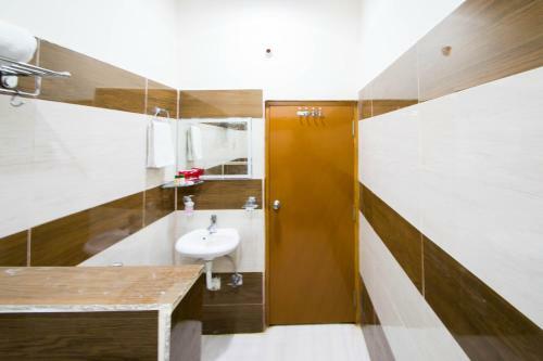 Hotel Oyo 5302 Bhadra Grand