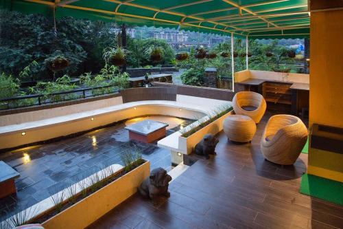 Lavasa Luxury Deck Apartment With View