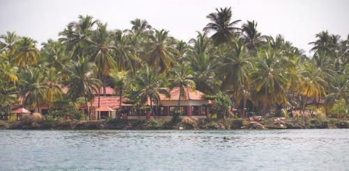 Hotel Paradise Lagoon
