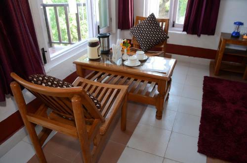 Hotel Kaafal Cottage Ranikhet