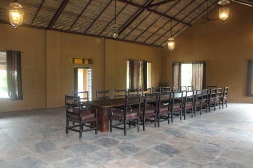 Hotel Karhandla Farm And Resort