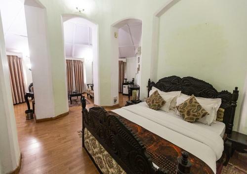Hotel Mpt Rock End Manor, Pachmarhi
