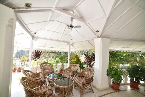 Hotel Mpt Rock End Manor, Pachmarhi