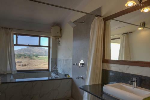 Hotel Jhadol Safari Resort