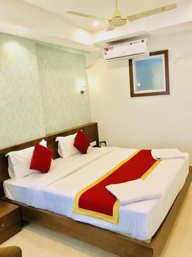 Hotel Regalia Inn &suites