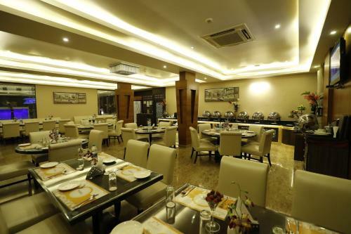 Hotel The Sai Leela
