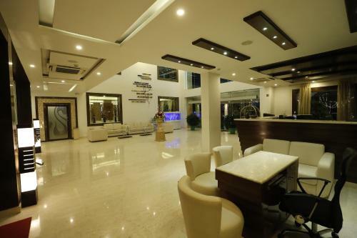 Hotel The Sai Leela