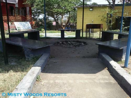 Hotel Misty Woods Resort
