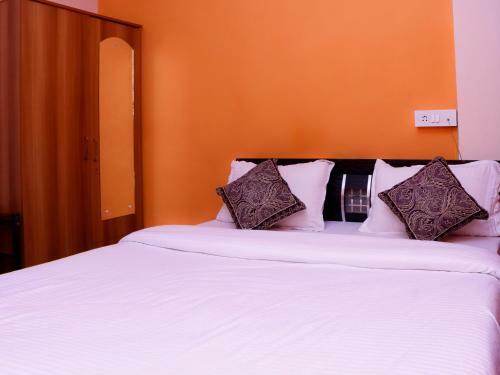 Bed & Breakfast 1 N 2 Bhk Service Apartment