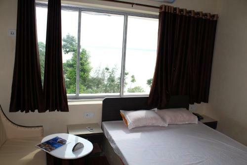 Rajhans Hotel & Resort