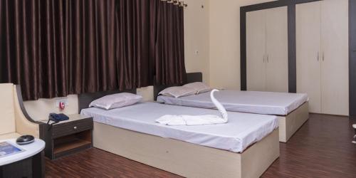 Rajhans Hotel & Resort