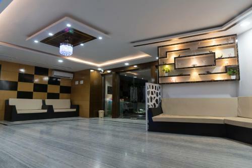 Rajhans Hotel & Resort