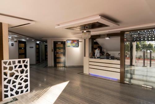 Rajhans Hotel & Resort
