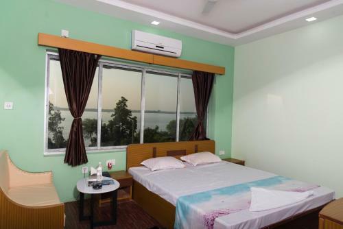 Rajhans Hotel & Resort
