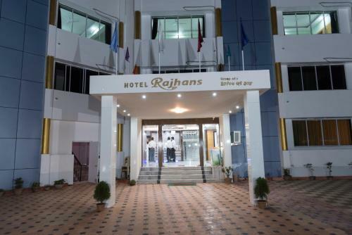 Rajhans Hotel & Resort
