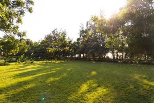 Rajhans Hotel & Resort
