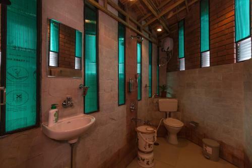 Villa Saffronstays Riverrock