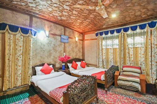 Hotel Oyo 24379 Houseboats Plato Group