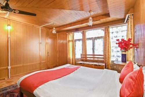 Hotel Oyo 24379 Houseboats Plato Group