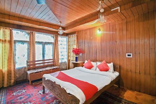 Hotel Oyo 24379 Houseboats Plato Group