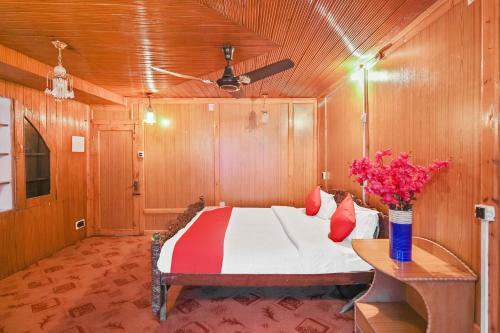 Hotel Oyo 24379 Houseboats Plato Group
