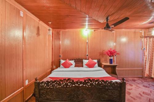 Hotel Oyo 24379 Houseboats Plato Group
